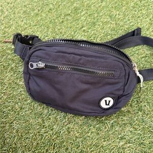 Vuori all around hip pack. Like new!!!